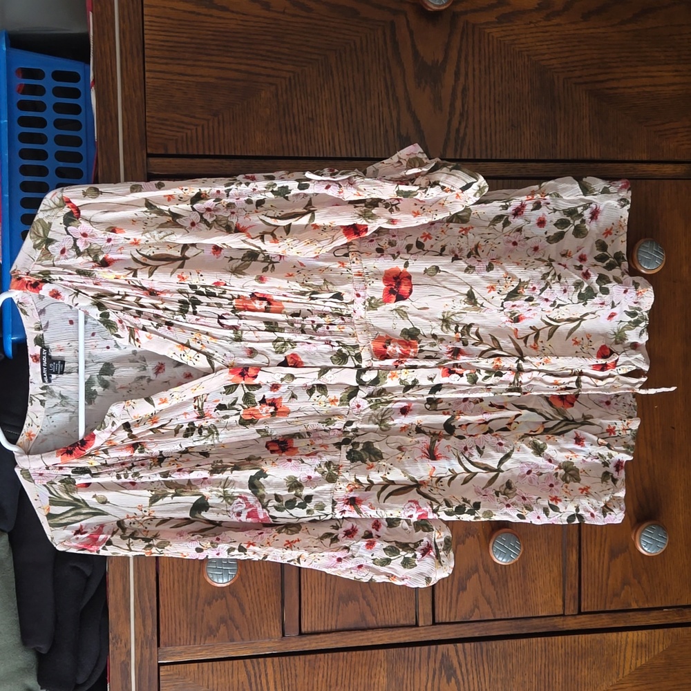 Hilary Radley crinkle blouse. Women's L